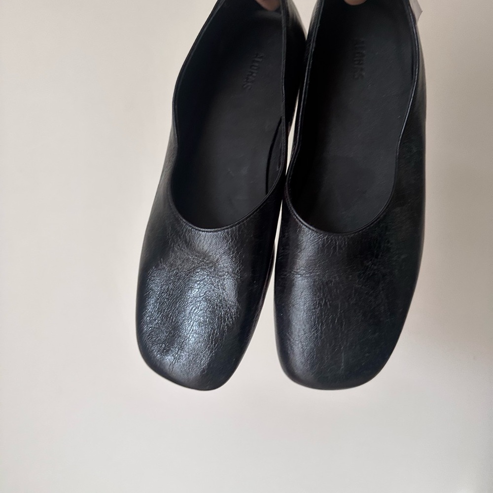 ALOHAS flats NWOT- Sold